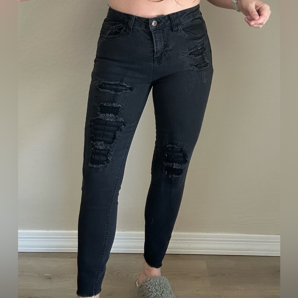 Women's Black Distressed Skinny Jeans
